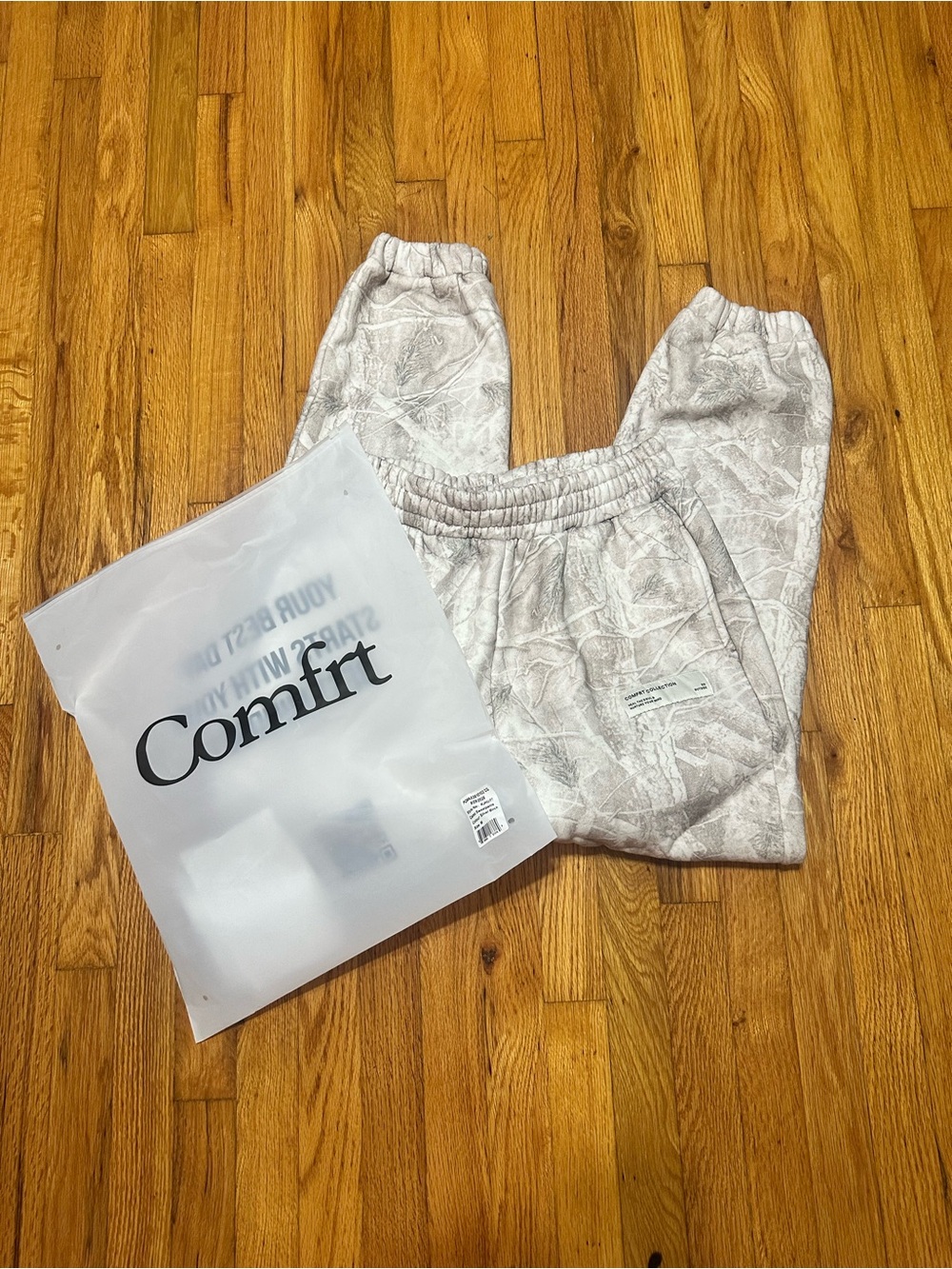 New women’s Comfrt silver birch medium camo sweat pants